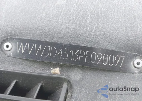 1993 Volkswagen Passat Glx z USA, uszkodzony, nr VIN WVWJD4313PE090097